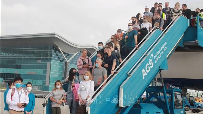 持疫苗护照的俄罗斯游客赴越参观游览。