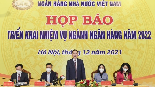 越南国家银行常务副行长陶明秀在会上发言。