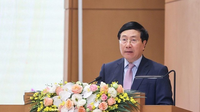 政府常务副总理范平明在会上发言。