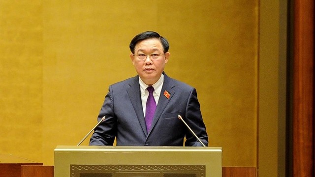 国会主席王廷惠在第十五届国会第一次特别会议上致开幕词。