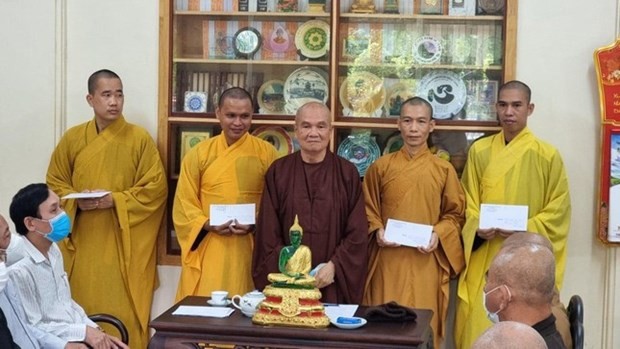 越南佛教协会庆和省理事会常委会任命庆和长沙岛县6座寺庙的住持。（图片来源：越通社）