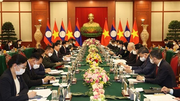 越共中央总书记阮富仲2021年6月同老挝人民革命党中央委员会总书记、国家主席通伦·西苏里举行会谈。