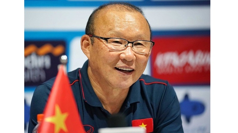 附图：越南国家男足队主教练朴恒绪。