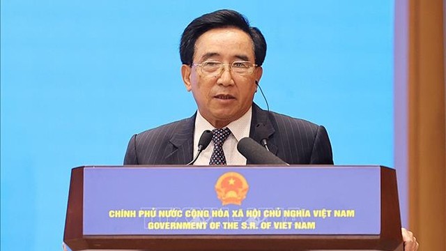 老挝总理在两国企业见面会上发表讲话。（图片来源：越通社）