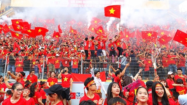 附图：越南球迷。