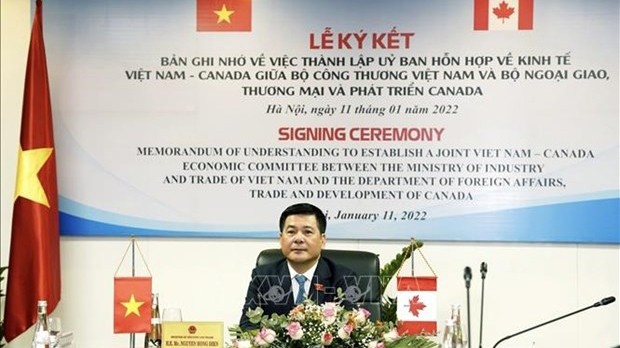 越南工贸部长阮鸿延出席越南—加拿大联合经济委员会成立谅解备忘录签署仪式。（图片来源：越通社）