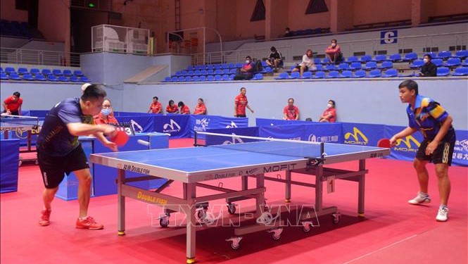 2021年全国各乒乓球俱乐部锦标赛正式开赛。（图片来源：越通社）