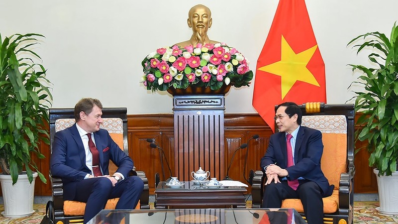 越南外长裴青山会见白俄罗斯副外长尼古莱·鲍里谢维奇。