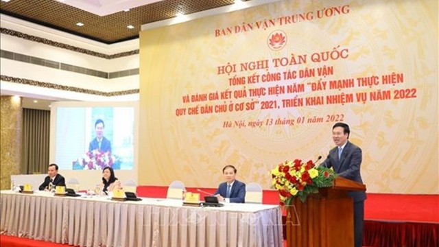 越共中央书记处常务书记武文赏在会上讲话。