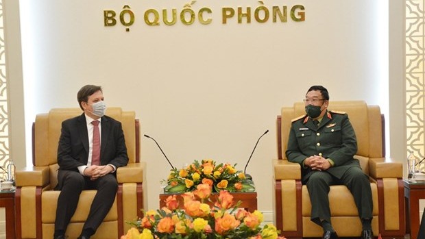 国防部副部长范怀南上将会见波兰驻越南大使Wojciech Gerwel。（图片来源：越通社）