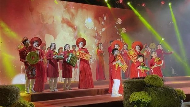 2022年第三次春节文化活动开幕式上举行的文艺表演节目。（图片来源：越通社）