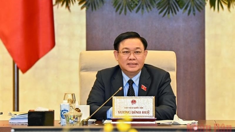 越南国会主席王廷惠在会上发表讲话。（维玲 摄）