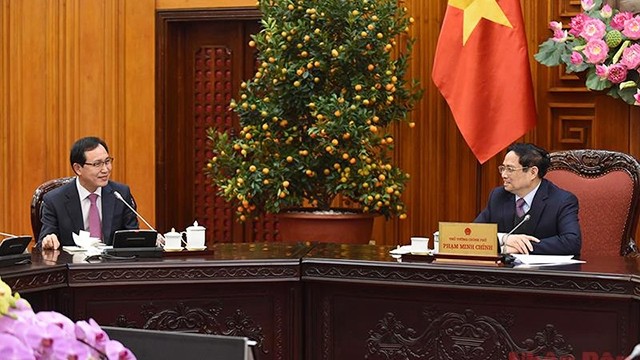 越南政府总理范明正会见韩国三星（越南）公司总经理崔周湖。（陈海 摄）