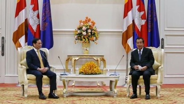 裴青山部长礼节性拜会了柬埔寨首相洪森亲王。