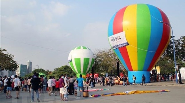 首次热气球节在胡志明市举行。