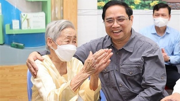 范明正总理看望慰芹苴市越南英雄母亲。