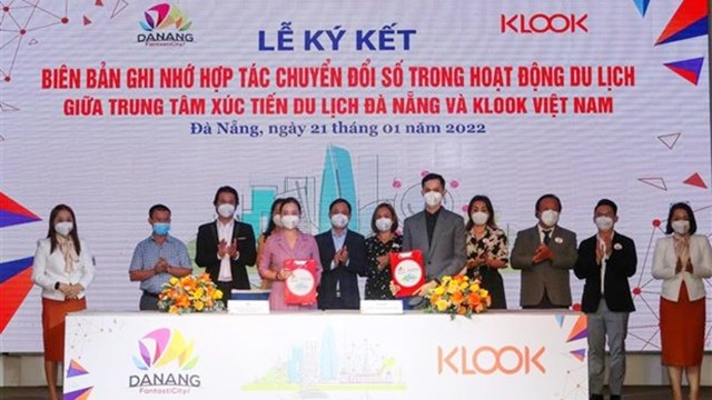 岘港市旅游促进中心和越南客路Klook旅游有限公司签署旅游宣传推广合作协议。