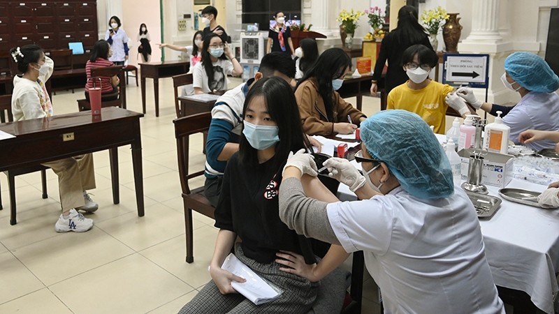 附图：越南各省市新冠疫苗接种率达到较高水平。