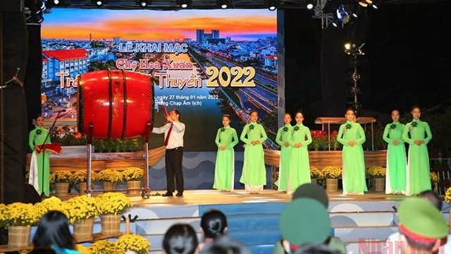 “船舶码头”春花市集开幕打鼓仪式。