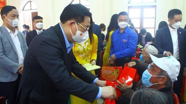 国会主席王廷惠在义安省开展春节走访慰问活动。（图片来源：越通社）