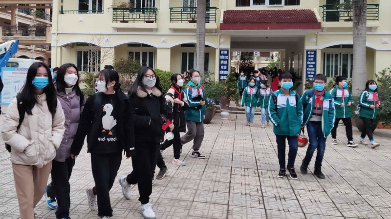 越南正在积极实施让全国各级学生返校的计划。