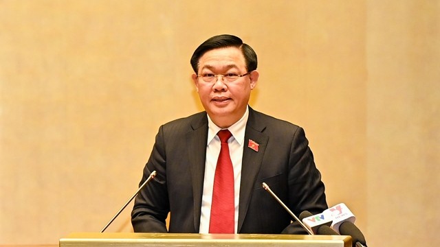 国会主席王廷惠在会议上发表讲话。（维灵 摄）