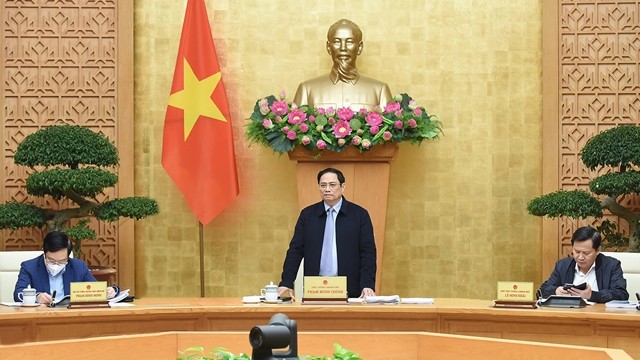政府总理范明正主持召开政府常务委员会与各地方视频会议。（陈海 摄）