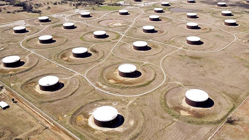 美国俄克拉荷马州库欣的原油储罐。（图片来源：路透社）