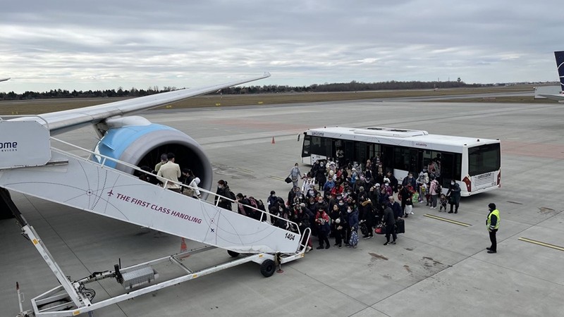 载运越南公民从波兰回国的航班将于3月10日降落河内内排机场。