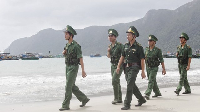 昆岛边防哨所战士在昆山湾巡逻。图自《巴地头顿报》。