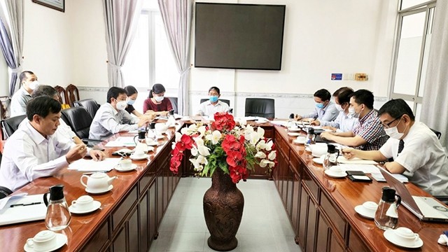 芹苴市人民委员会领导与日本国际协力机构研究组举行工作会谈。（图片来源：芹苴市报）