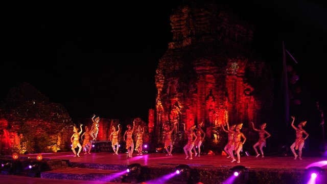 “传奇美山之夜”艺术活动。（图片来源：越南之声）