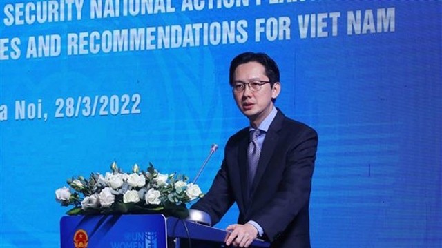 越南外交部部长助理、国际组织司司长杜雄越在研讨会上发表讲话。