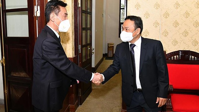 《人民报》社副总编辑丁如欢会见朝鲜驻越南大使馆临时代办李浩俊。