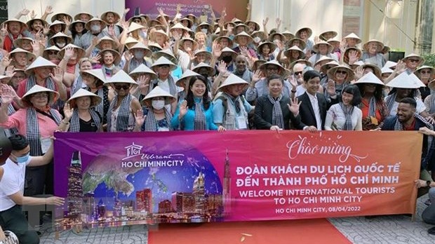 胡志明市迎接来自美国的国际旅游团。