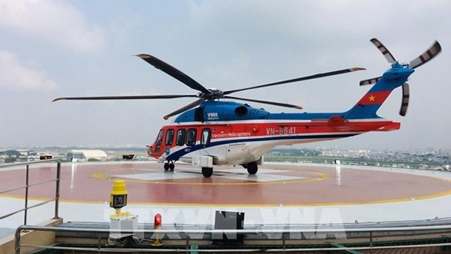 各方实地考察“高空俯瞰胡志明市全景”旅游产品和直升机救援服务。