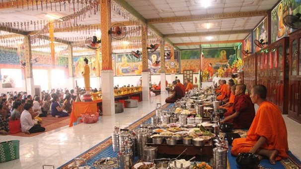 高棉族同胞喜迎传统新年。
