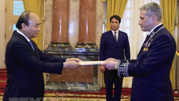阮春福主席接受白俄罗斯驻越大使递交国书。（图源：越通社）