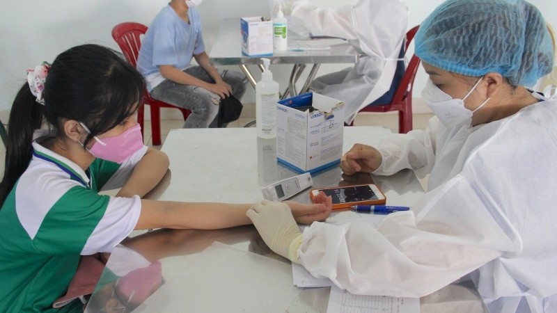 岘港市开始对5至12岁的儿童接种新冠疫苗。