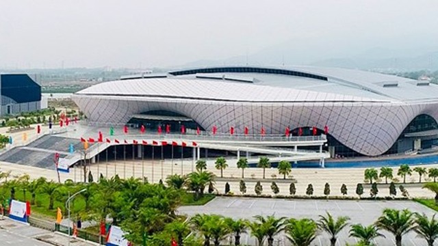 广宁省下龙市体育馆。