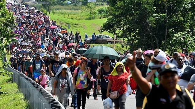 途经墨西哥恰帕斯州前往美国的移民（图片来源：AFP/TTXVN）
