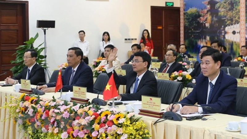 老街省委书记邓春峰在会议上发言。（图片来源：人民报网）