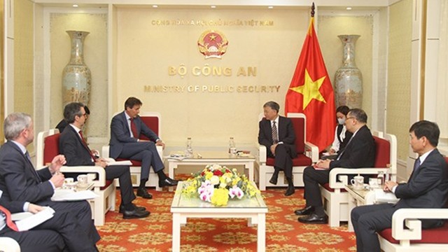 越南公安部部长苏林大将会见欧盟对外行动署（EEAS）亚太总司长。（图片来源：人民公安报）