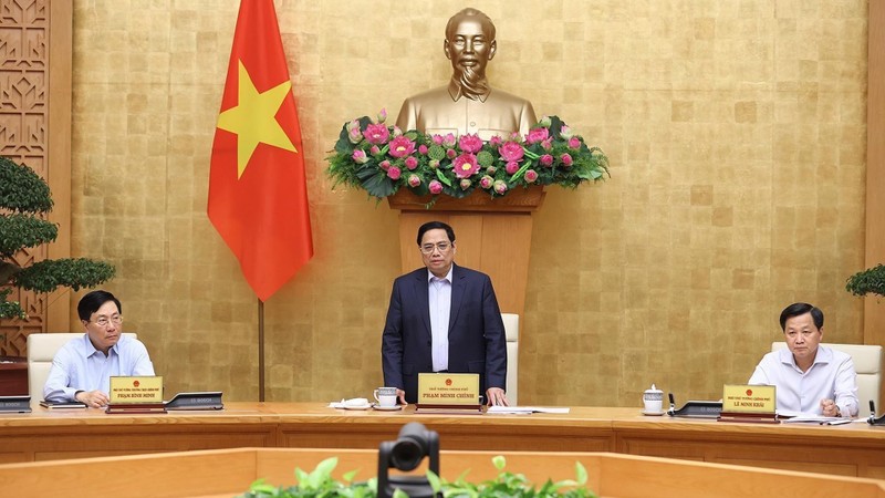 政府总理范明正主持召开政府4月份例行会议。（图片来源：越通社）