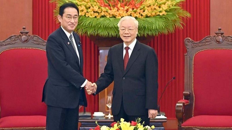 越共中央总书记阮富仲会见日本首相岸田文雄。（维玲 摄）