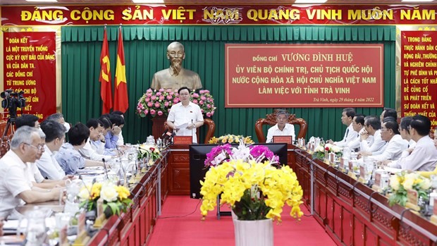 国会主席王廷惠在会上发表讲话。（图片来源：越通社）