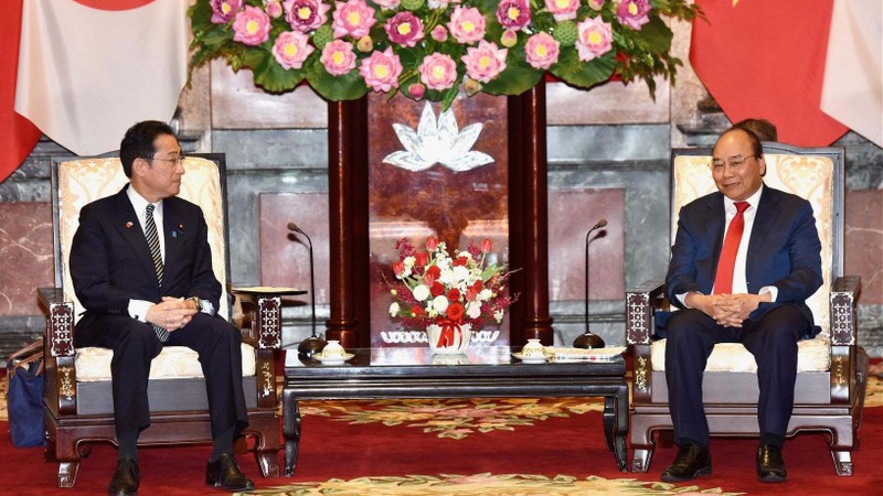 越南国家主席阮春福会见日本首相岸田文雄。（陈海 摄）