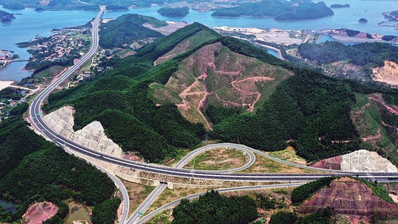 云屯—芒街高速公路被视为广宁省近200公里高速公路的最后一块“拼图”。