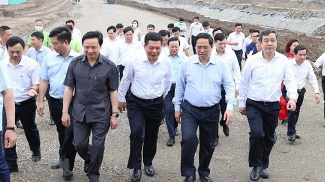越南政府总理范明正莅临太平省调研。（图片来源：越通社）