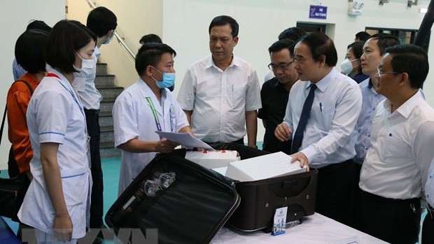 卫生部副部长阮长山检查北宁省卫生防疫工作。